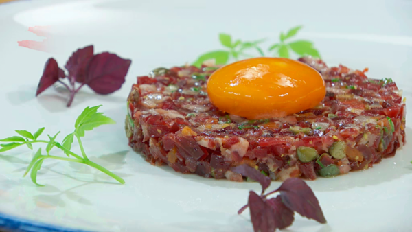 Steak Tartar de Solomillo con Yema Curada