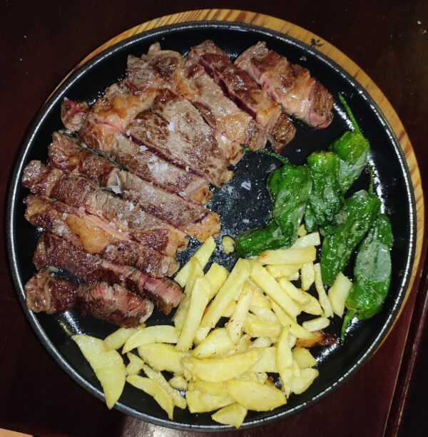 Entrecot de Vaca Madurada (250g) con Patatas Panaderas